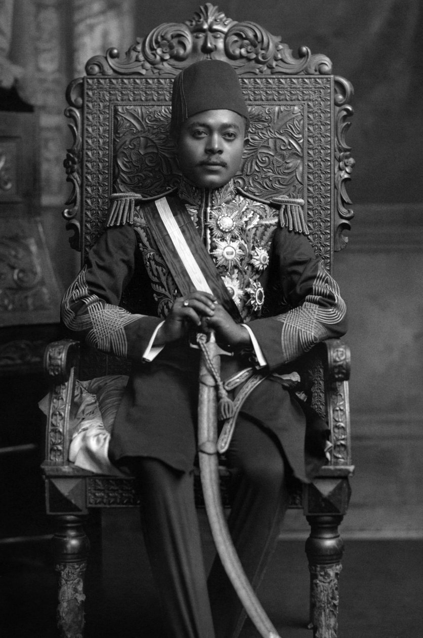 Sułtan Ali II z Zanzibaru, ok. 1900 r. (zdjęcie) autorstwa Studio Lafayette