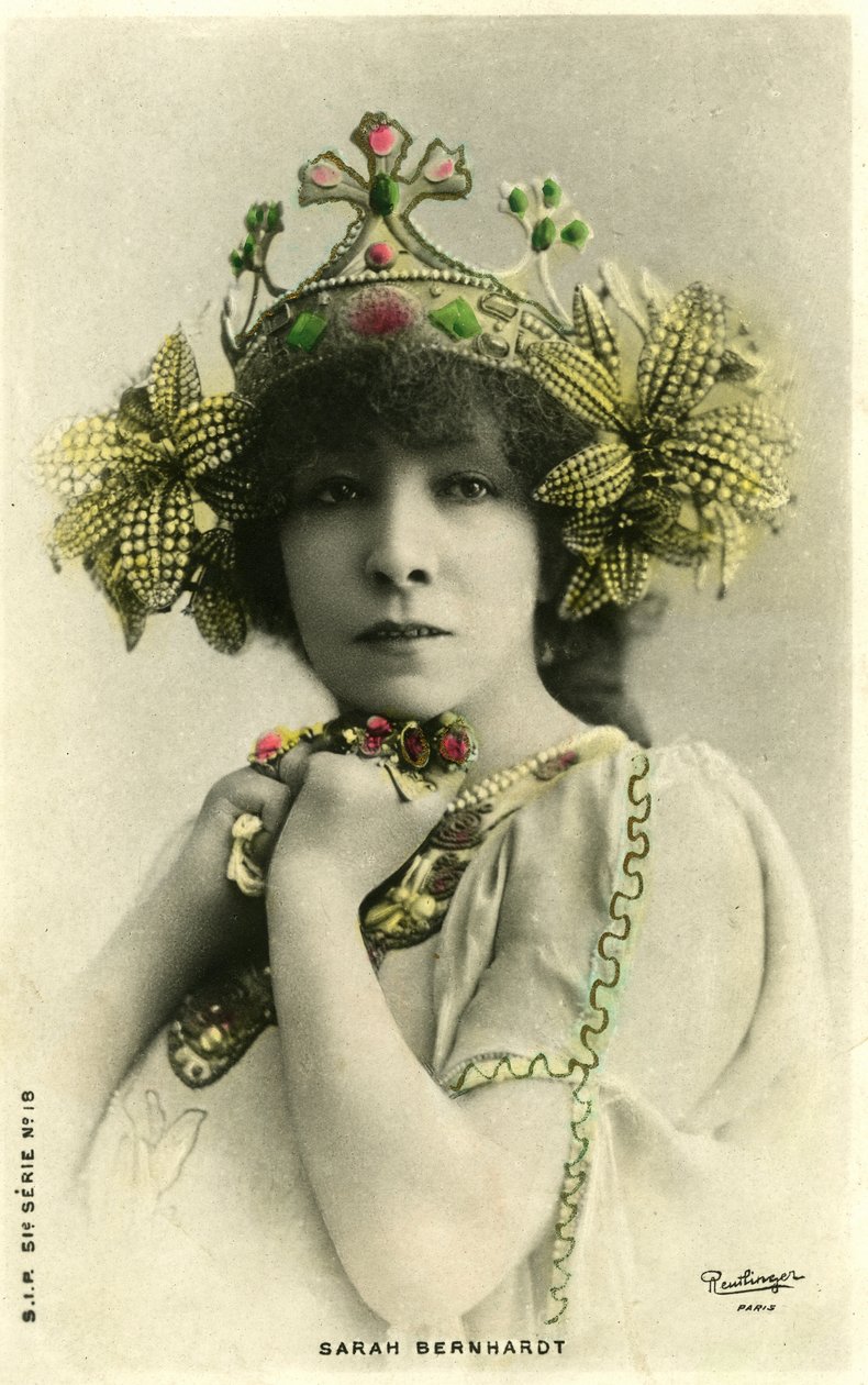 Henriette Rosine Bernard aka Sarah Bernhardt (1844-1923) jako „Odległa księżniczka”, sztuka Edmonda Rostanda. (zdjęcie czarno-białe) autorstwa Studio Reutlinger