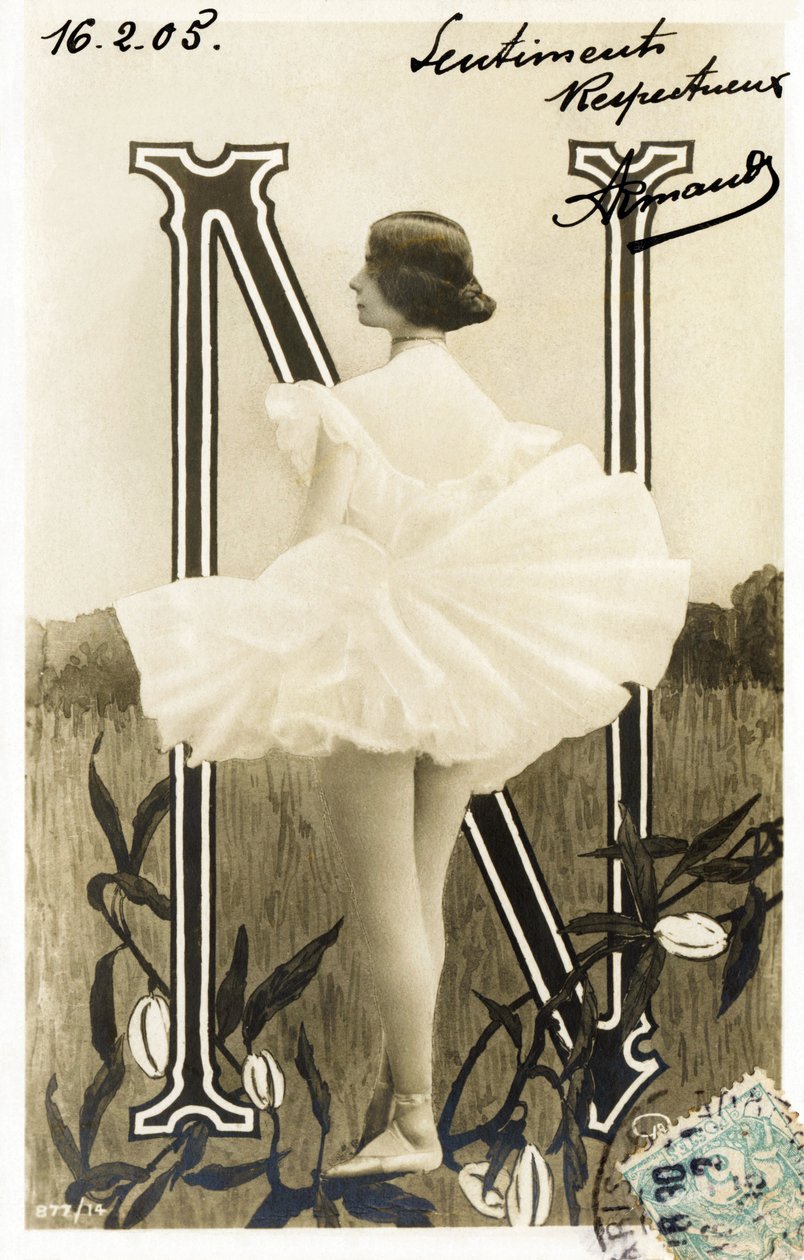 N : Cleopatre Diane de Merode, zwana Cleo de Merode , tancerka z la Belle Epoque, szkolona w Operze Paryskiej - Theatre des Folies Bergere , Paryż - Alfabet na pocztówce autorstwa Studio Reutlinger
