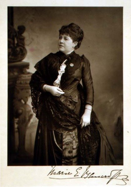 Marie Effie Wilton Bancroft (1839-1921), aktorka i kierownik teatralny, fotografia portretowa (zdjęcie czarno-białe) autorstwa Studio Walery