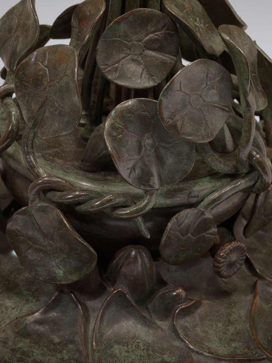 Lampa stołowa „Pond Lily”, ok. 1903 (szkło ołowiowe i patynowany brąz) autorstwa Studios Tiffany