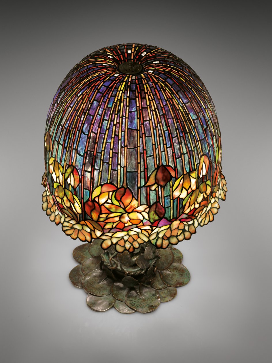 Lampa stołowa „Pond Lily”, ok. 1903 (szkło ołowiowe i patynowany brąz) autorstwa Studios Tiffany