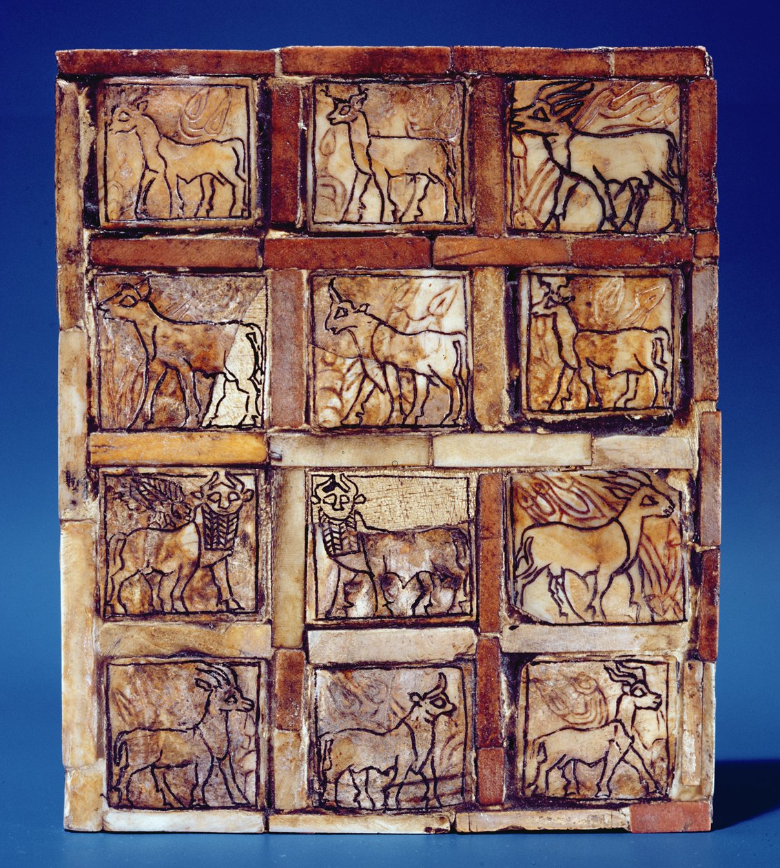 Plansza do gier przedstawiająca zwierzęta polne i leśne, z Iraku, ok. 2500 pne (drewno) autorstwa Sumerian