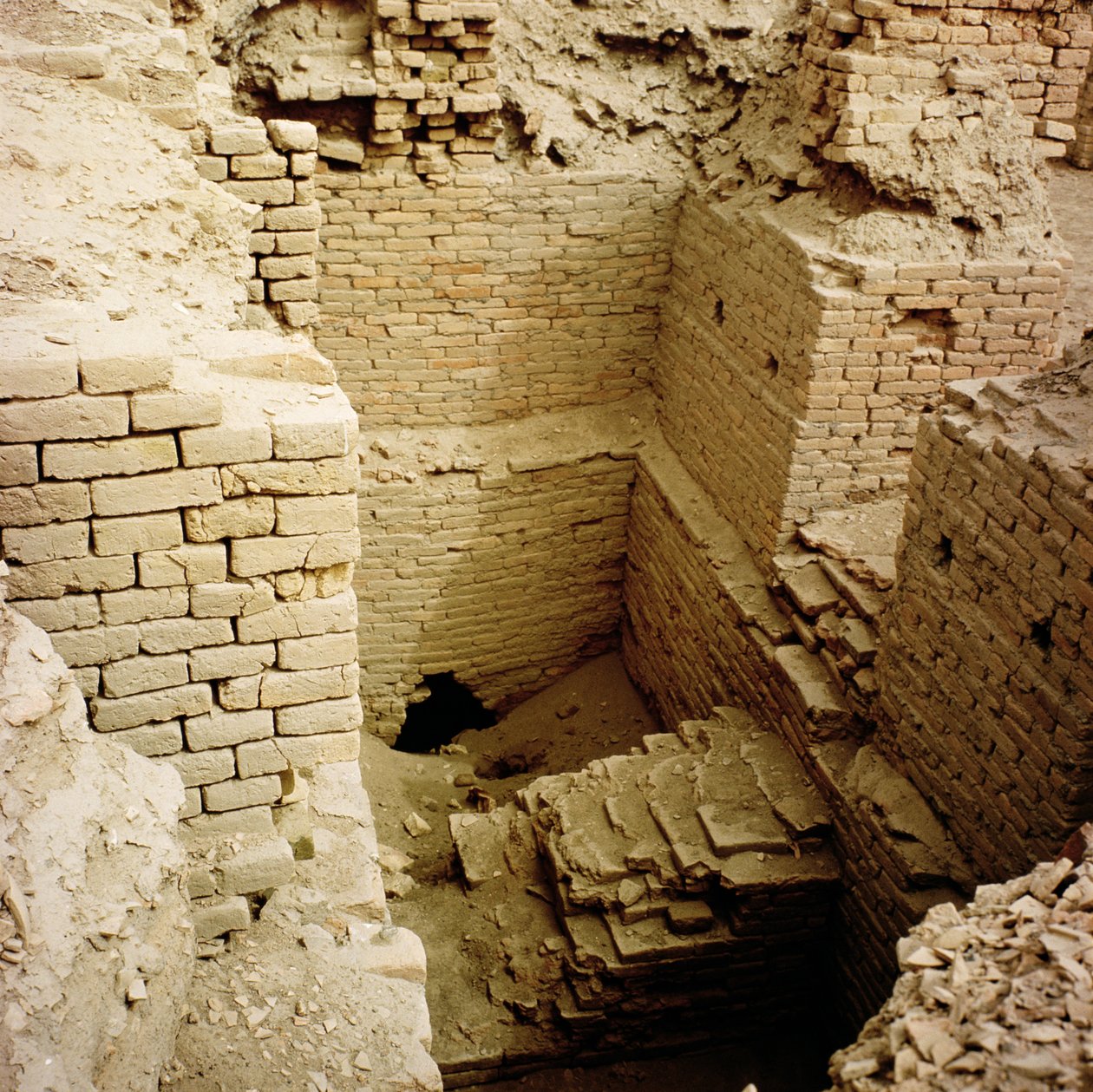 Ruiny pałacu autorstwa Sumerian