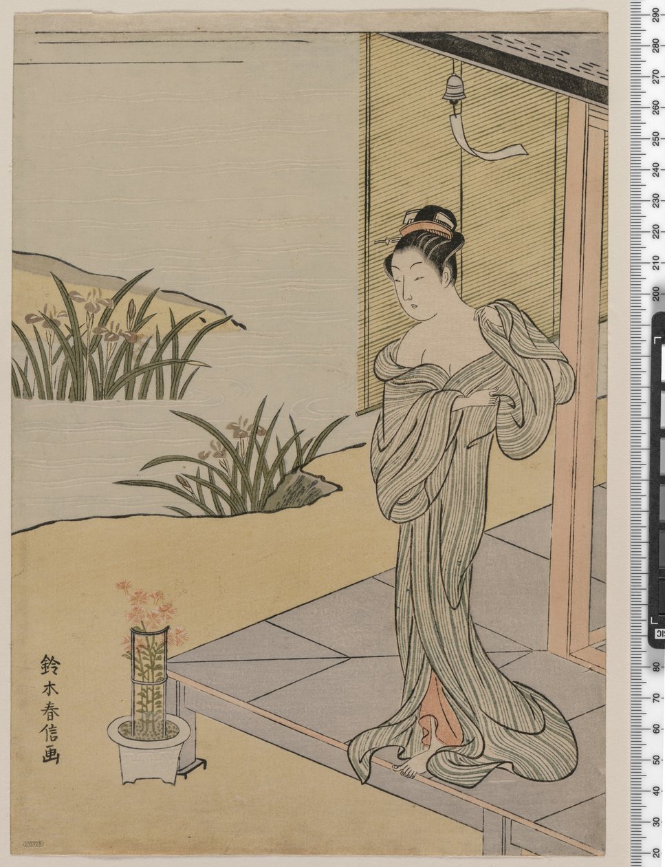 Młoda kobieta patrząca na garnek z różami, ok. 1767 r. autorstwa Suzuki Harunobu