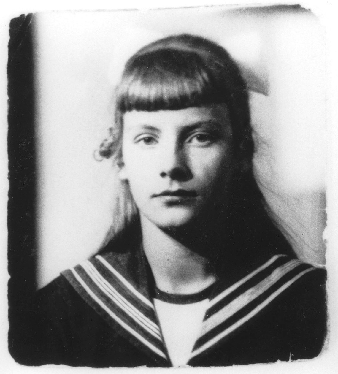 Greta Garbo jako nastolatka (zdjęcie czarno-białe) autorstwa Swedish Photographer