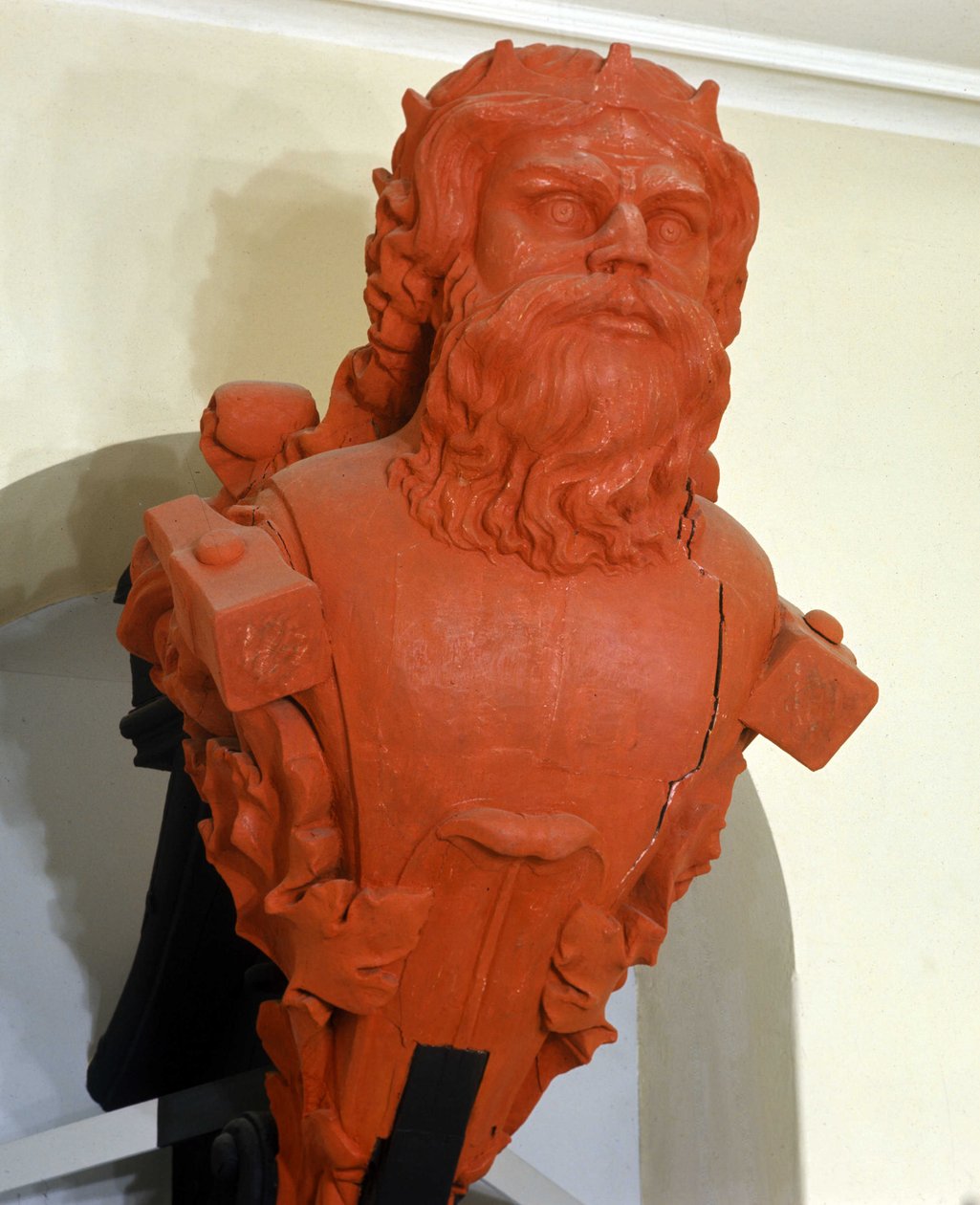 Figura szwedzkiej korwety Thor, nazwanej na cześć skandynawskiego bóstwa. Jej symbolem jest młot. Zbudowany w 1841 r. Marinmuseum Karlskrona, Szwecja. autorstwa Swedish School