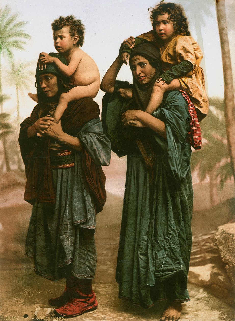 Beduinki i dzieci z północy Palestyny z wytatuowanymi twarzami, ok. 1880-1900 (fotochrom) autorstwa Swiss Photographer