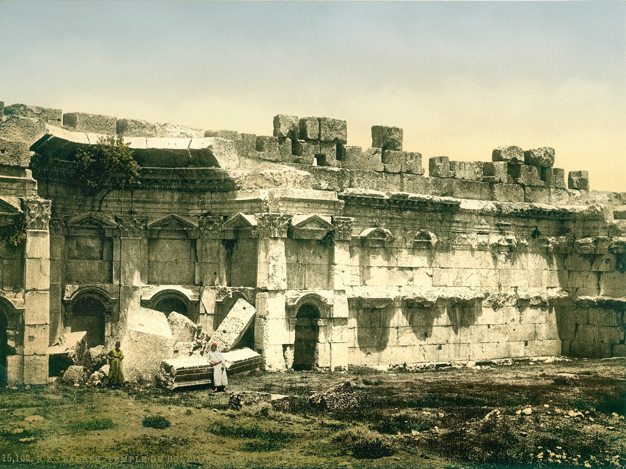 Część obudowy świątyni Jowisza, Baalbek, ok. 1880-1900 (fotochrom) autorstwa Swiss Photographer