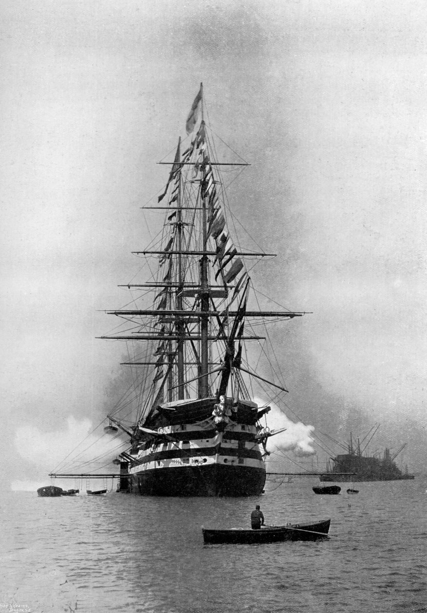 HMS Duke of Wellington wystrzeliwujący Royal Salute jako okręt flagowy w Portsmouth, Hampshire, 1896. autorstwa Symonds and Co