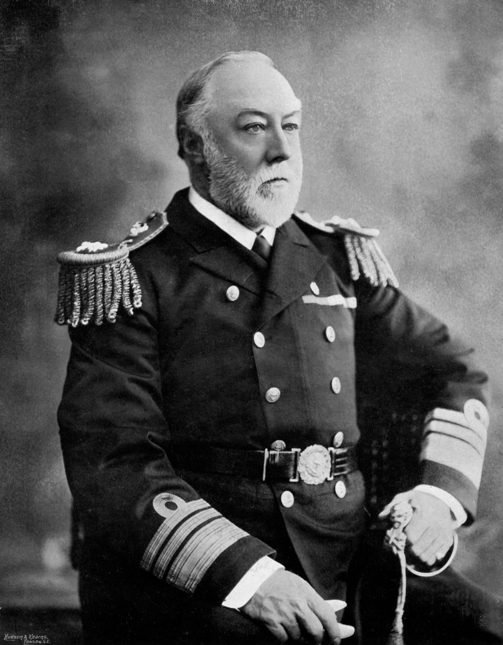 Wiceadmirał Sir Henry Fairfax, brytyjski oficer marynarki, 1896. autorstwa Symonds and Co