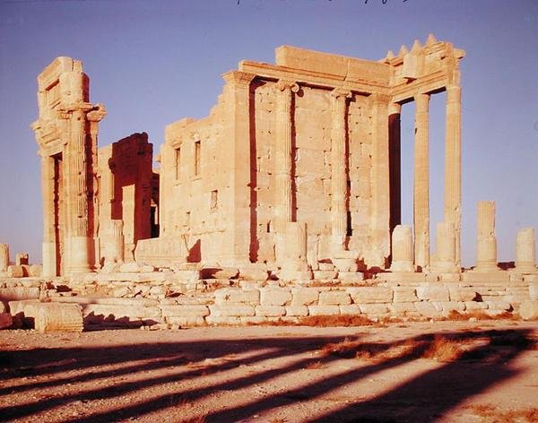 Świątynia Bela, 32 rne autorstwa Syrian