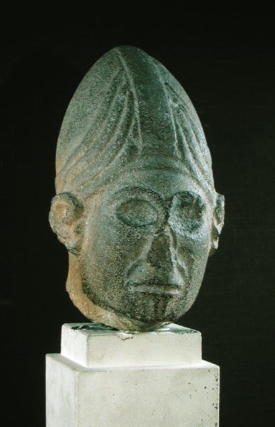 Głowa syryjskiego boga, z Jabbil, północna Syria, ok. 1700-1600 pne (bazalt) (patrz też 223210) autorstwa Syrian Syrian