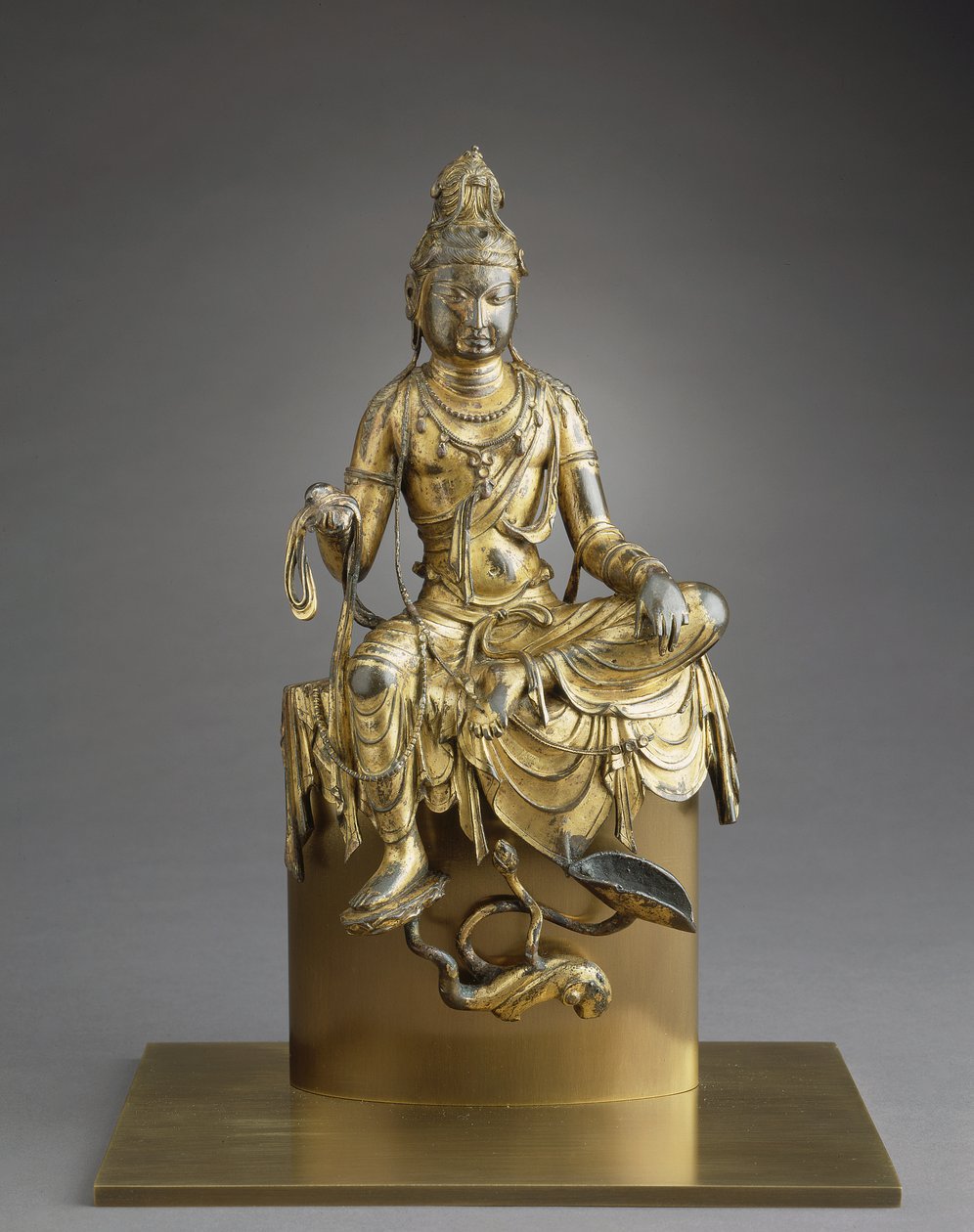 Bodhisattwa Awalokiteśwara w pozycji siedzącej, VIII wiek (brąz ze złoceniami) autorstwa Tang Dynasty Chinese School