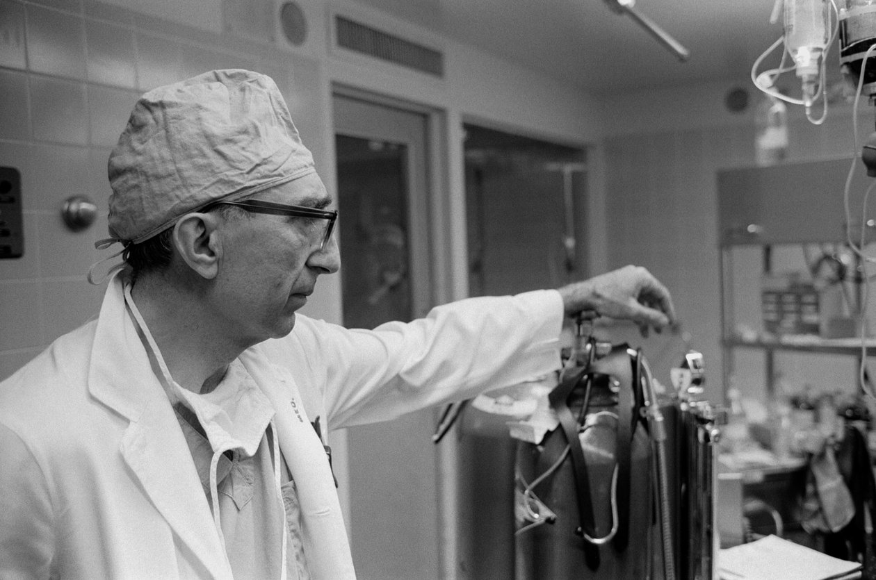 Dr Michael DeBakey, chirurg naczyniowy w Texas Medical Center. autorstwa Ted Spiegel