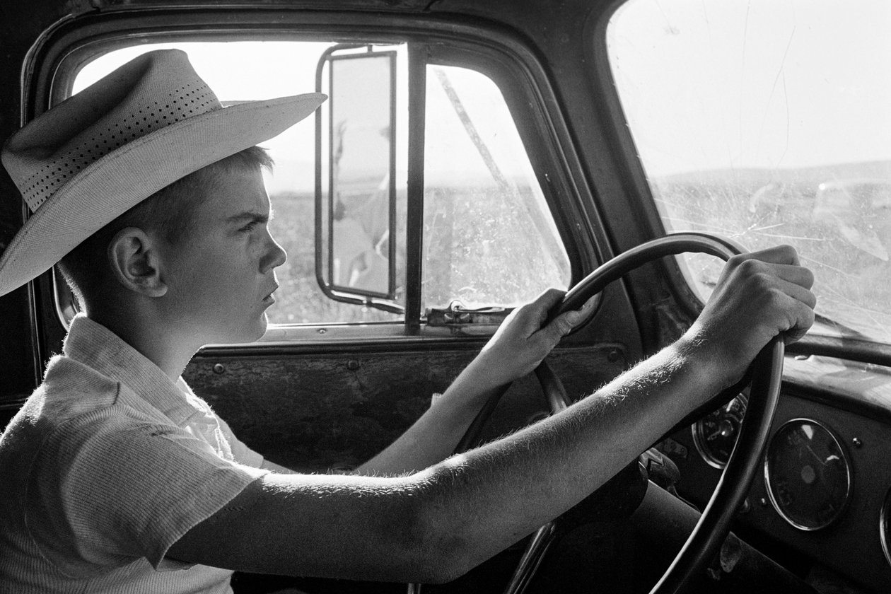 Rodzinny rolnik Ed Ker z A.M. Ker Ranch zajmuje się uprawą roślin... autorstwa Ted Spiegel