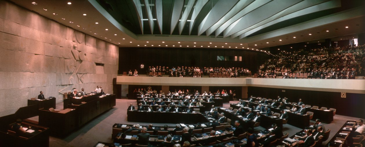 Sesja izraelskiego Knesetu, przemawia prezydent Izraela Dawid Ben-Gurion. Jerozolima. autorstwa Ted Spiegel