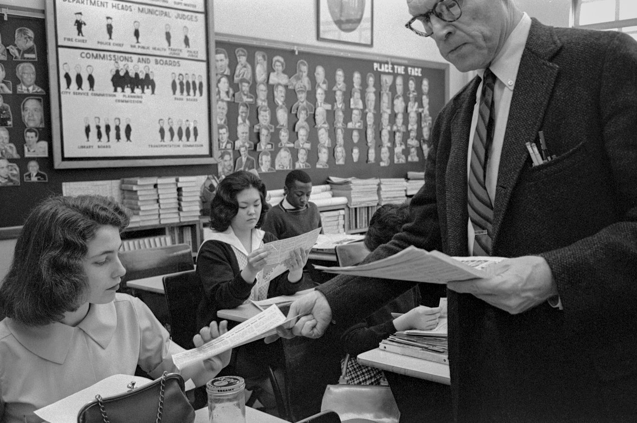 James A. Garfield High School, miejska szkoła publiczna w Seattle w stanie Waszyngton, w 1960 r. (zdjęcie ilustracyjne) autorstwa Ted Spiegel