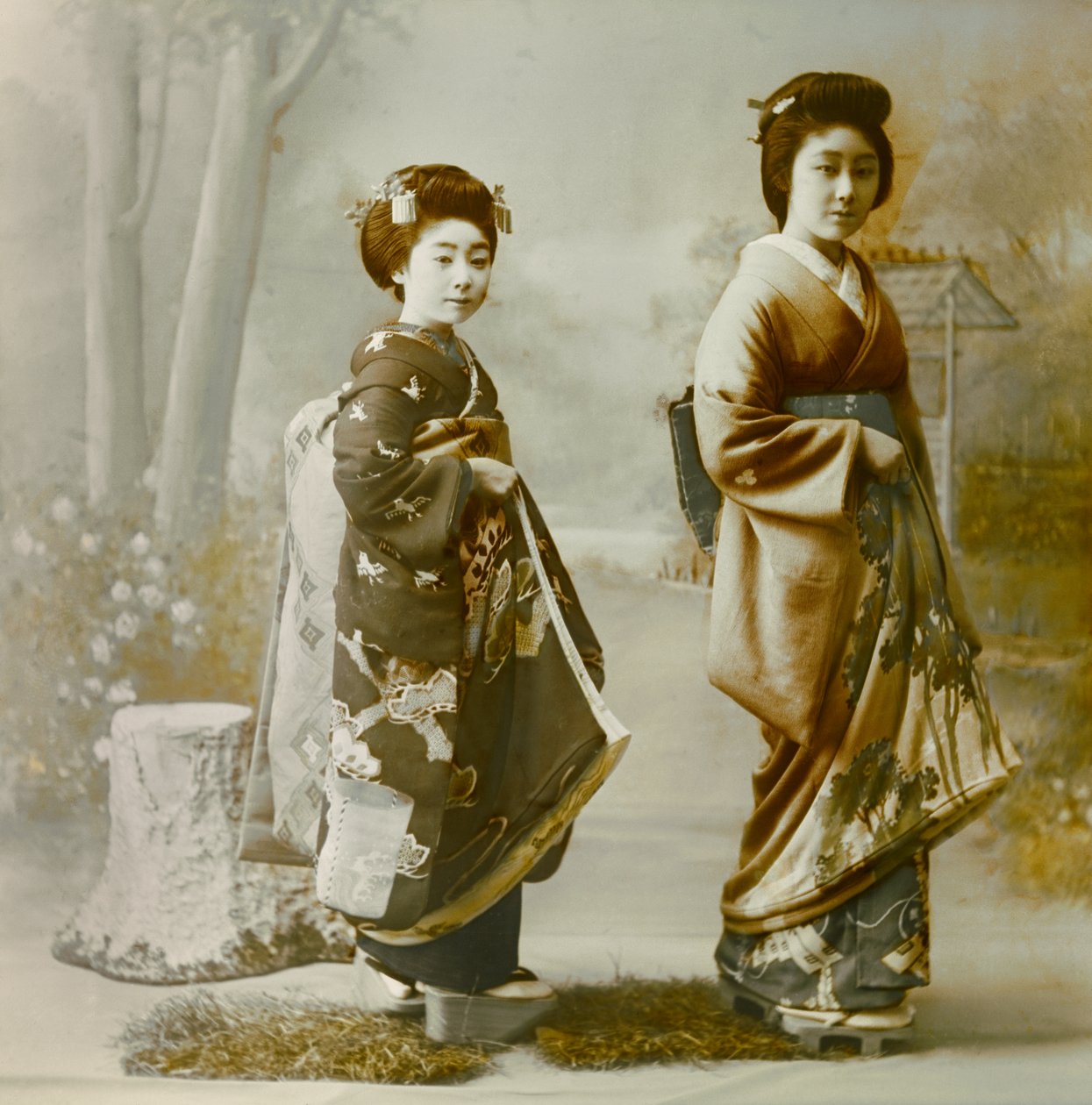 Portret dwóch młodych gejsz około 1900-1915 r. (zdjęcie) autorstwa Teijiro Takagi