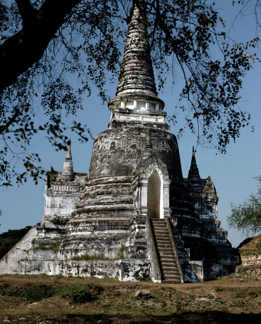 Stupa buddyjskiej świątyni autorstwa Thai School