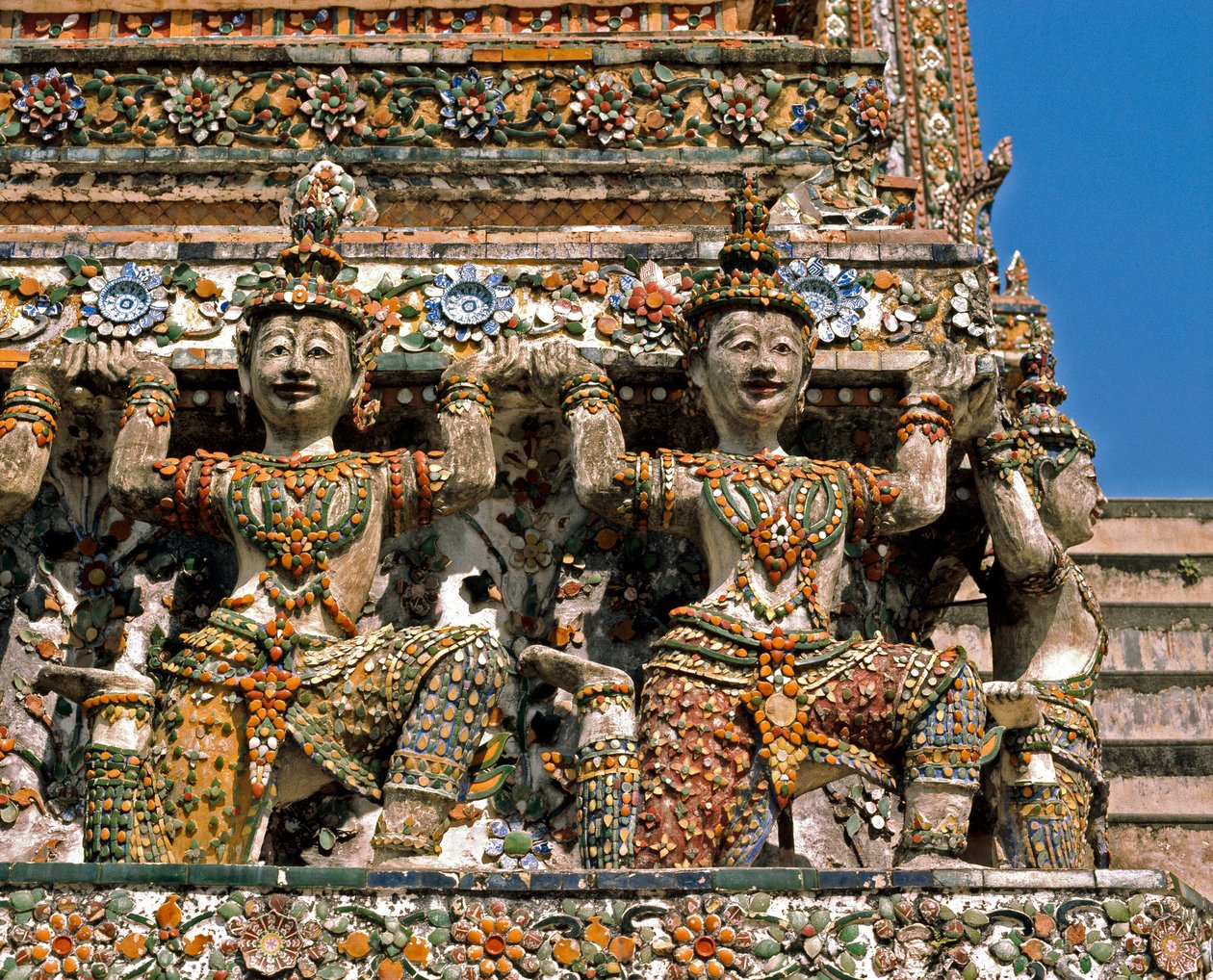 Kariatydy świątyni Wat Arun autorstwa Thai School
