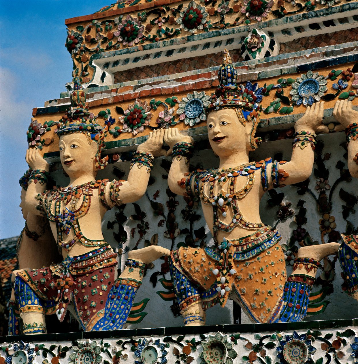 Kariatydy świątyni Wat Arun autorstwa Thai School