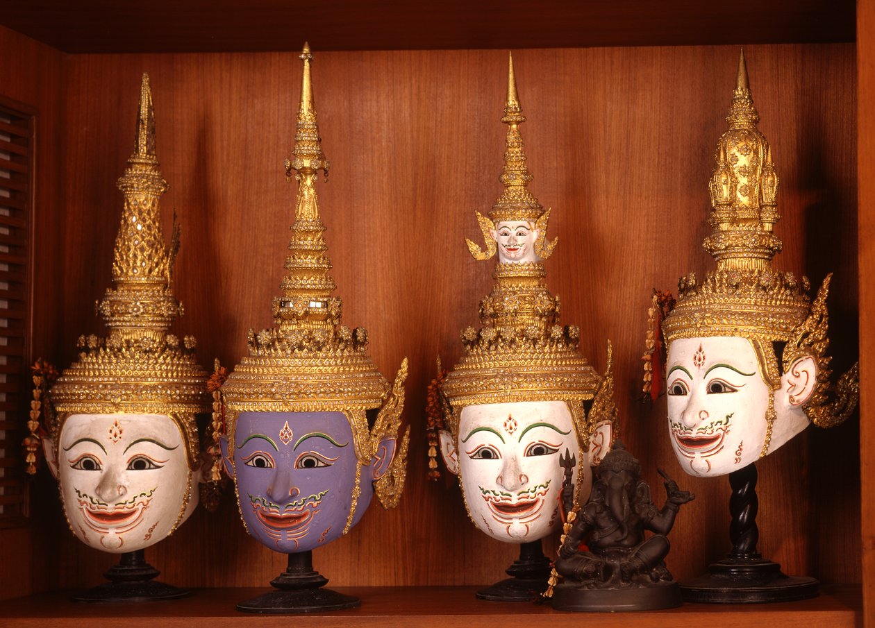 Maski do teatru Khon (ceramika i metal) autorstwa Thai School