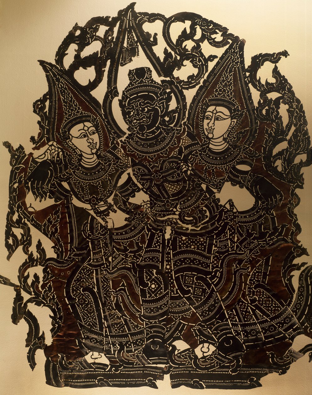 Scena z teatru cieni Nang Yai przedstawiająca Dasakantha i jego żony, rzeźbiony skórzany panel, Tajlandia, Tajska Cywilizacja autorstwa Thai School