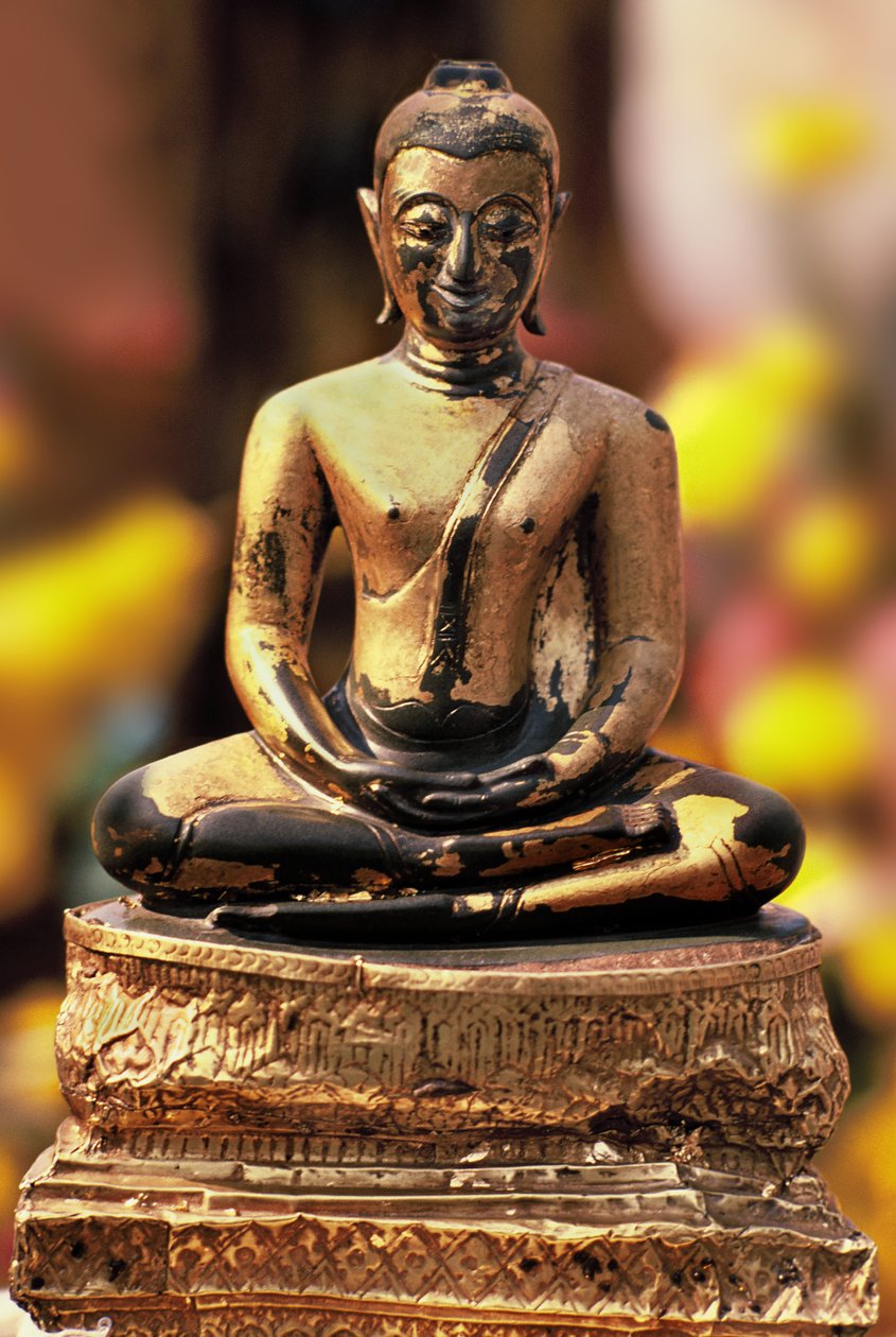 Budda o imieniu Phra keo Don Tao autorstwa Thai School