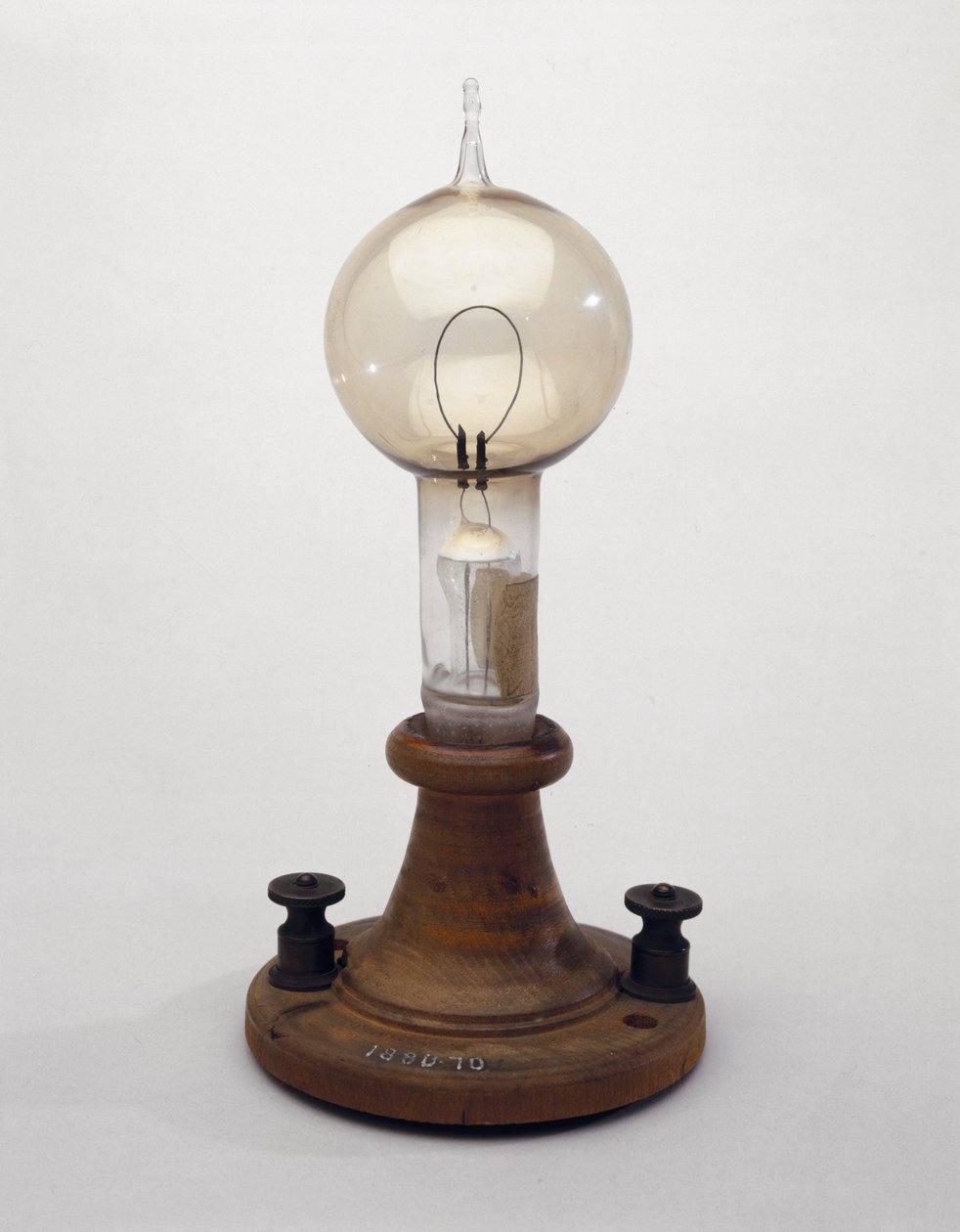 Włókno elektryczne, 1879 (szkło i drewno) (patrz także 3197 i 259549-50) autorstwa Thomas Alva Edison