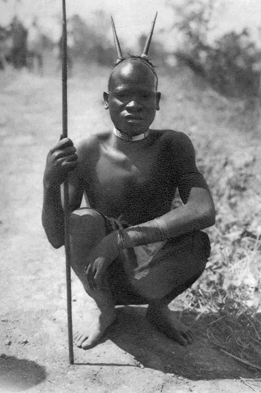 Chłopiec z rogami, Abercorn do Tukuyu, Tanganika, 1925 1927 autorstwa Thomas A. Glover