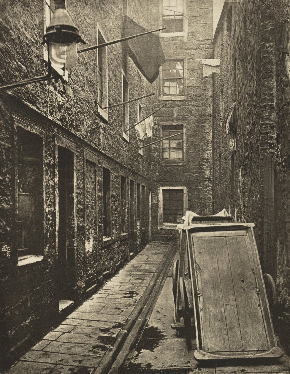 Zamknięcie nr 136 Targ solny, 1868. autorstwa Thomas Annan