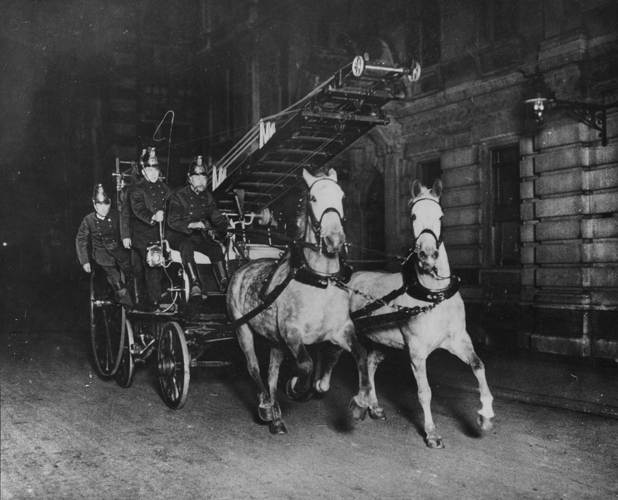 Straż pożarna, 2 kwietnia 1914 autorstwa Thomas E. and Horace Grant Grant