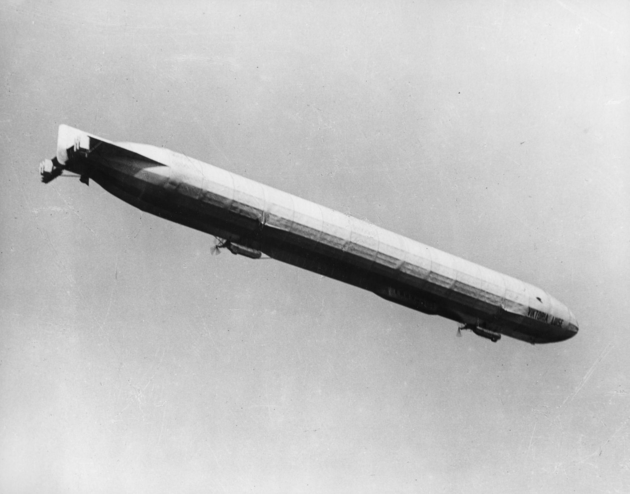 Zeppelin Viktoria Luise autorstwa Thomas E. and Horace Grant Grant