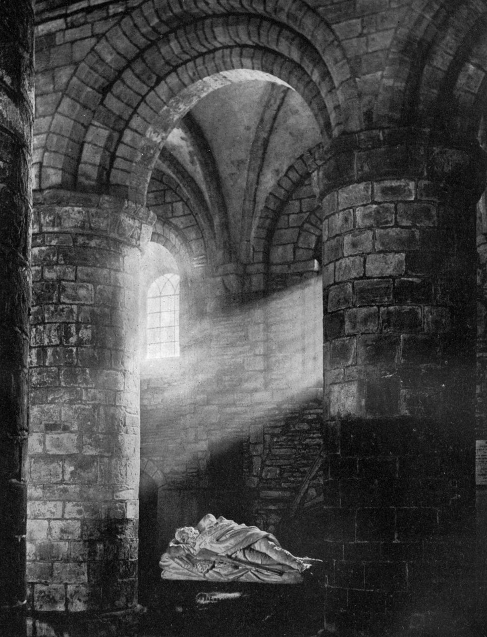 Wnętrze katedry św. Magnusa, Kirkwall, Orkady, Szkocja, 1924-1926. autorstwa Thomas Kent