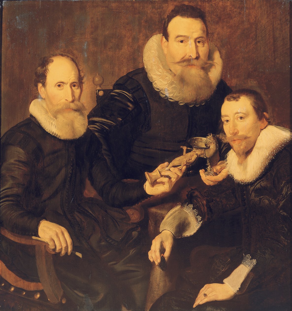 Portret grupowy trzech dżentelmenów długości 3/4, siedzących w czarnych strojach z koronkowymi kołnierzykami, 1635 autorstwa Thomas de Keyser