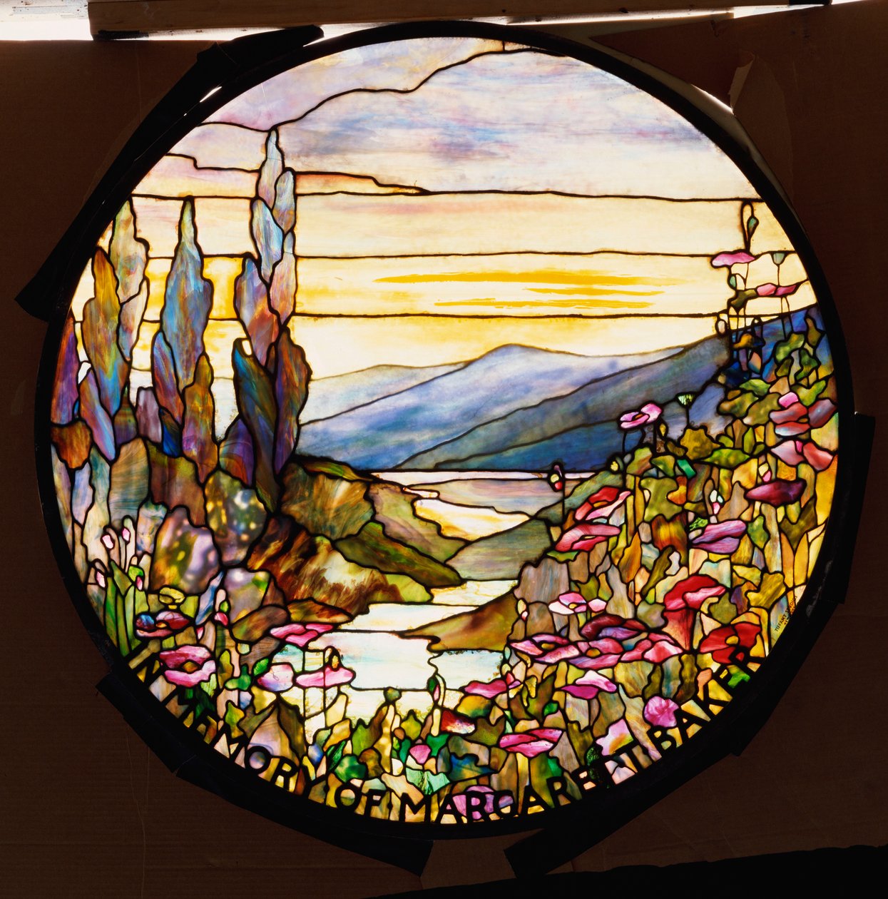 Okno z zachodem słońca i górami, Tiffany Studios, ok.1900 autorstwa Tiffany Studios