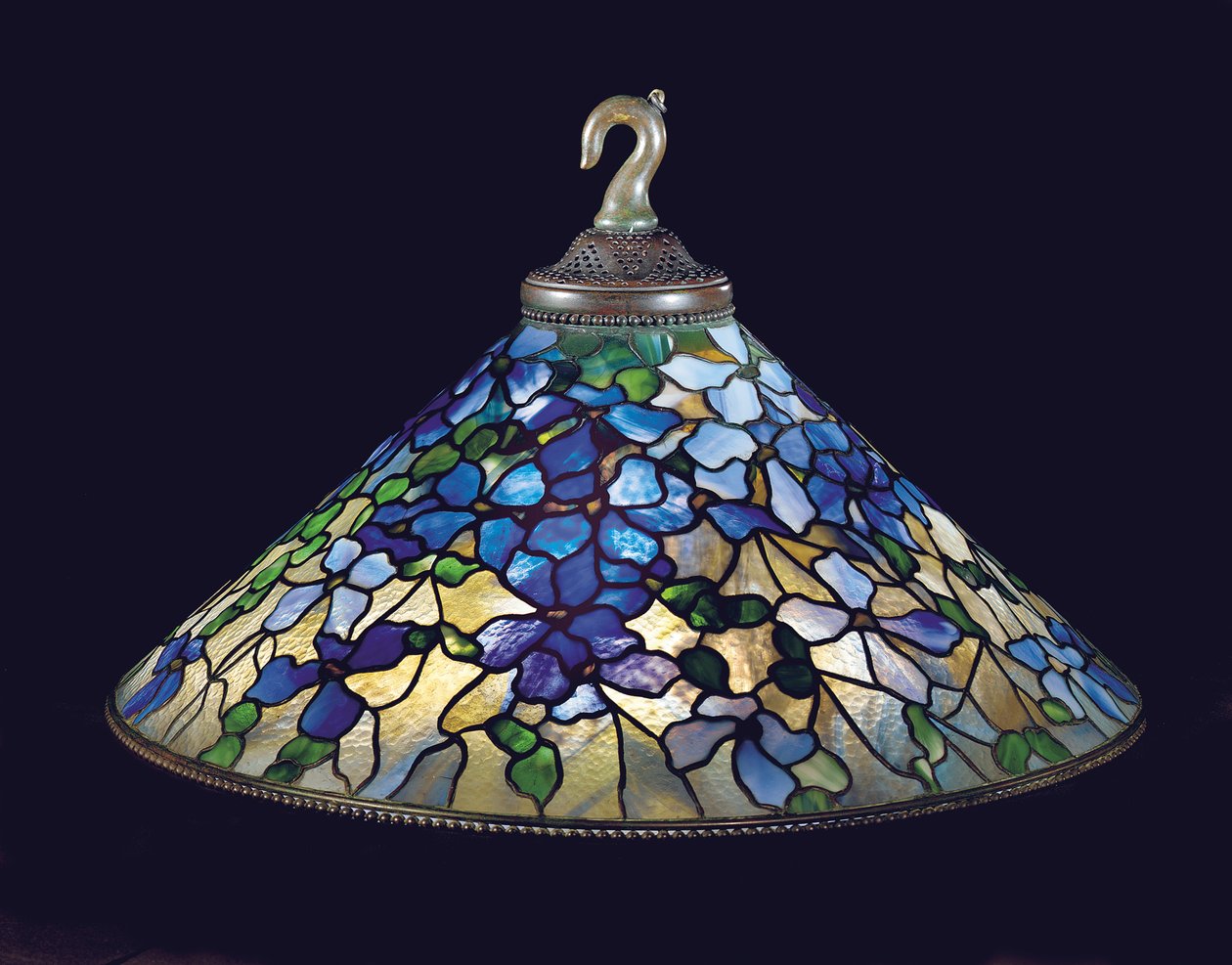 Żyrandol Clematis, ok. 1910 (szkło ołowiowe i brąz) autorstwa Tiffany and Company