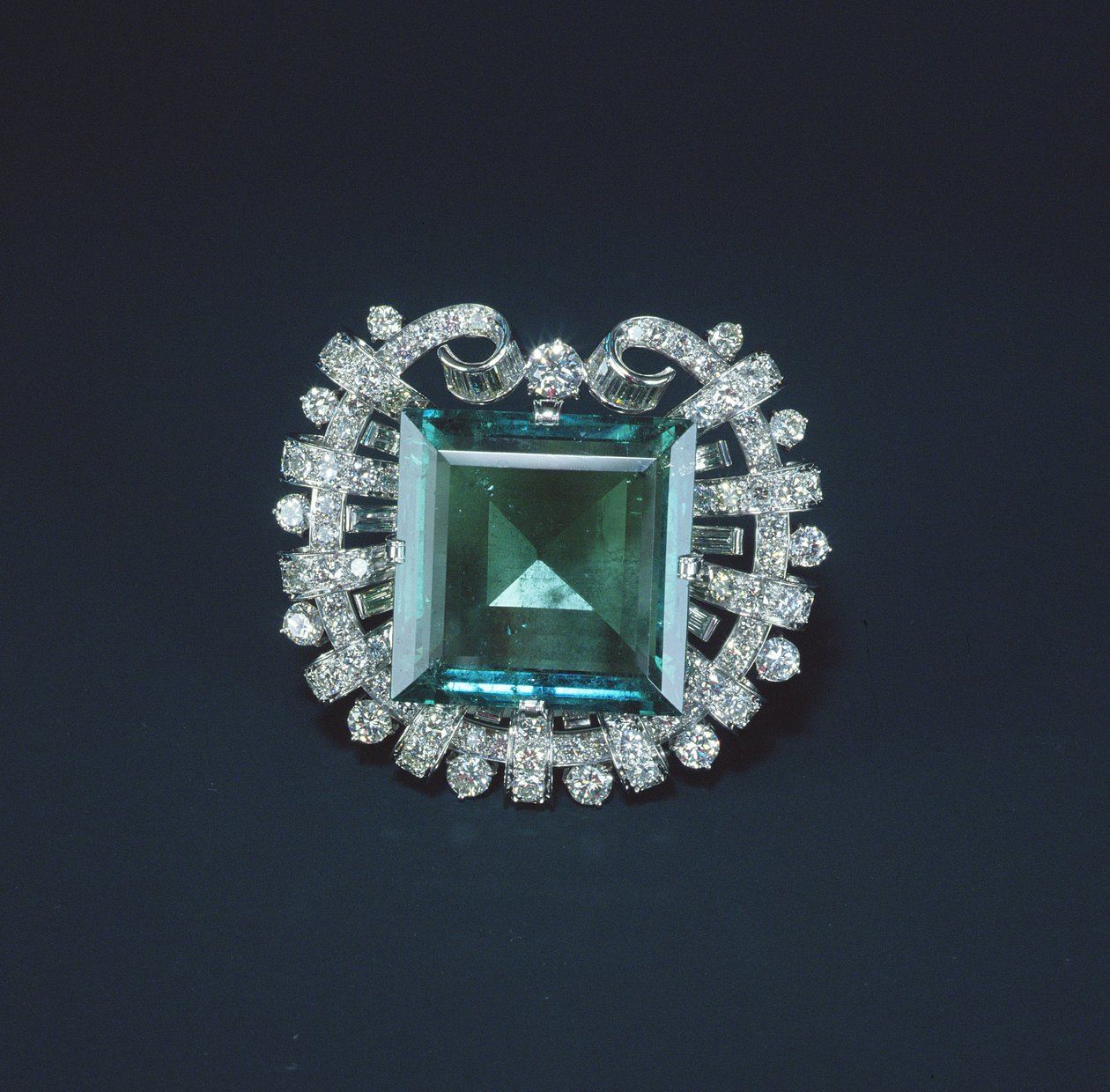 Hooker Emerald, 1950 (szmaragd i diamenty oprawione w platynę) autorstwa Tiffany und Company