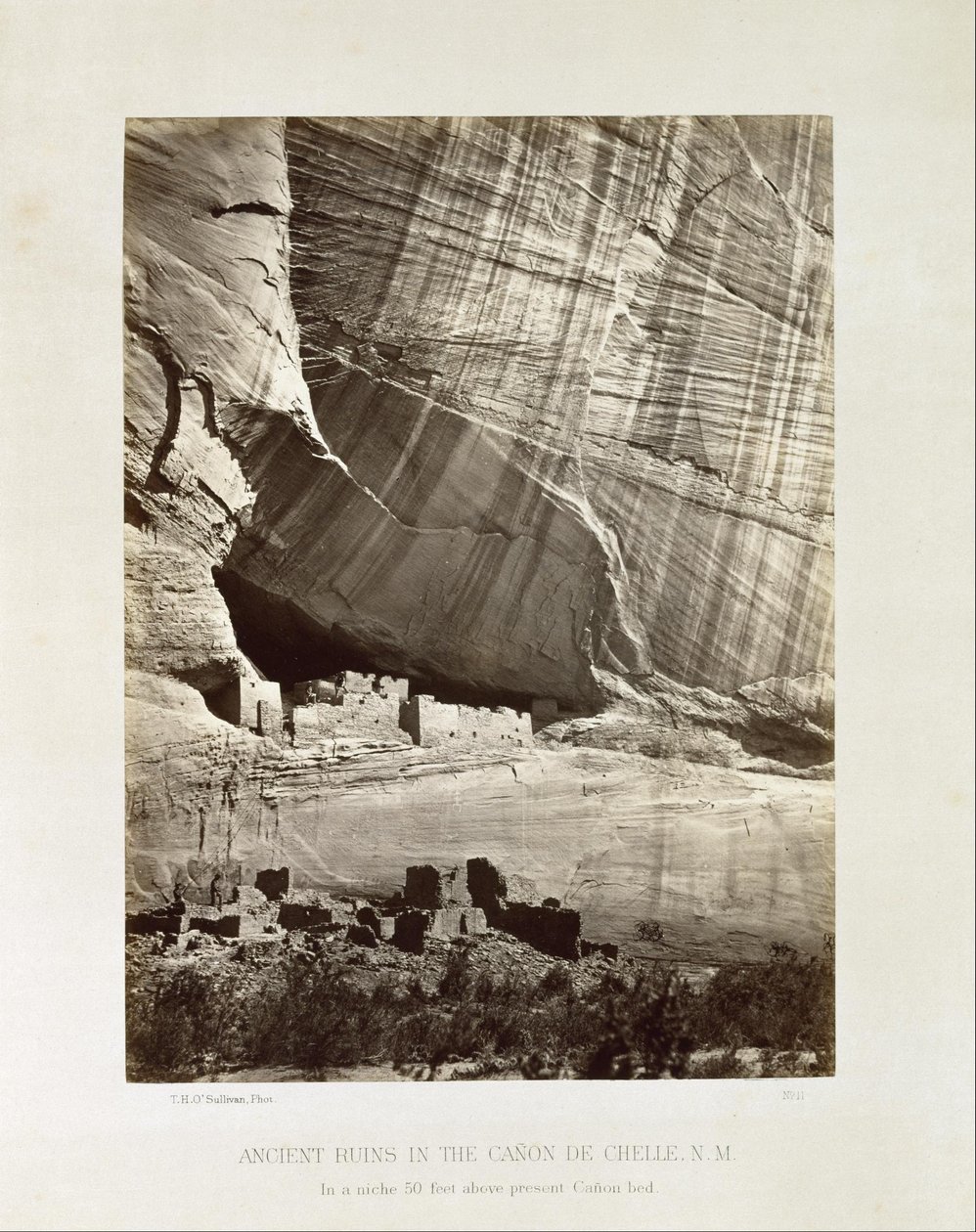 Starożytne ruiny w Cañon de Chelle, N.M. (terytorium) autorstwa Timothy H. O