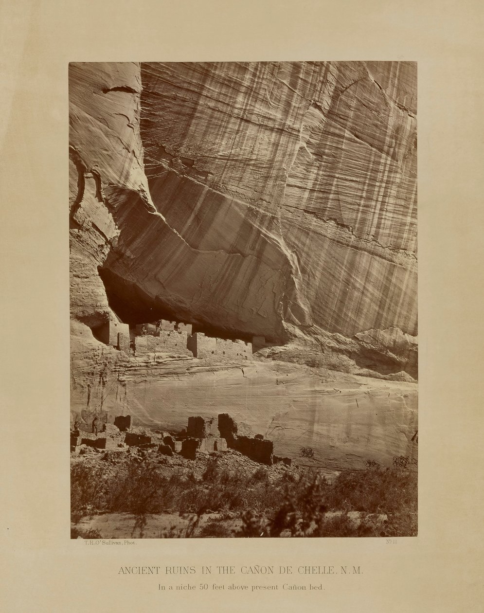 Starożytne ruiny w Cañon de Chelle, N.M. (nr 11, Geographical Explorations and Surveys West of the 100th Meridian) autorstwa Timothy H. O
