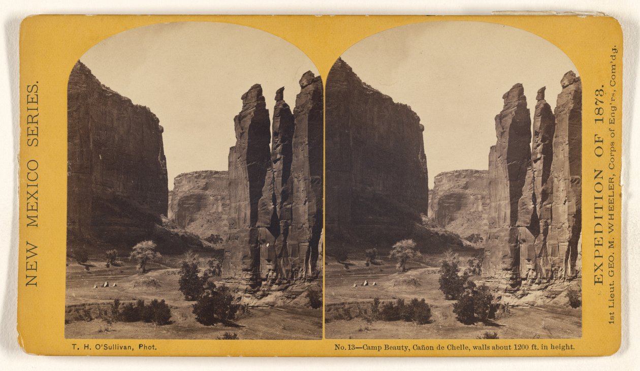 Camp Beauty, Canyon de Chelly, ściany o wysokości około 1200 stóp autorstwa Timothy H. O