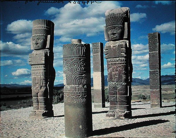 Kolumny atlantydzkie na szczycie piramidy B, prekolumbijska autorstwa Toltec