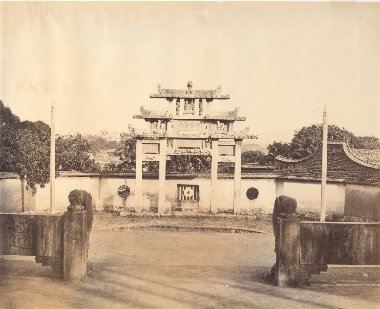 Łuk Triumfalny, Foochow, ca. 1869. autorstwa Tung Hing.