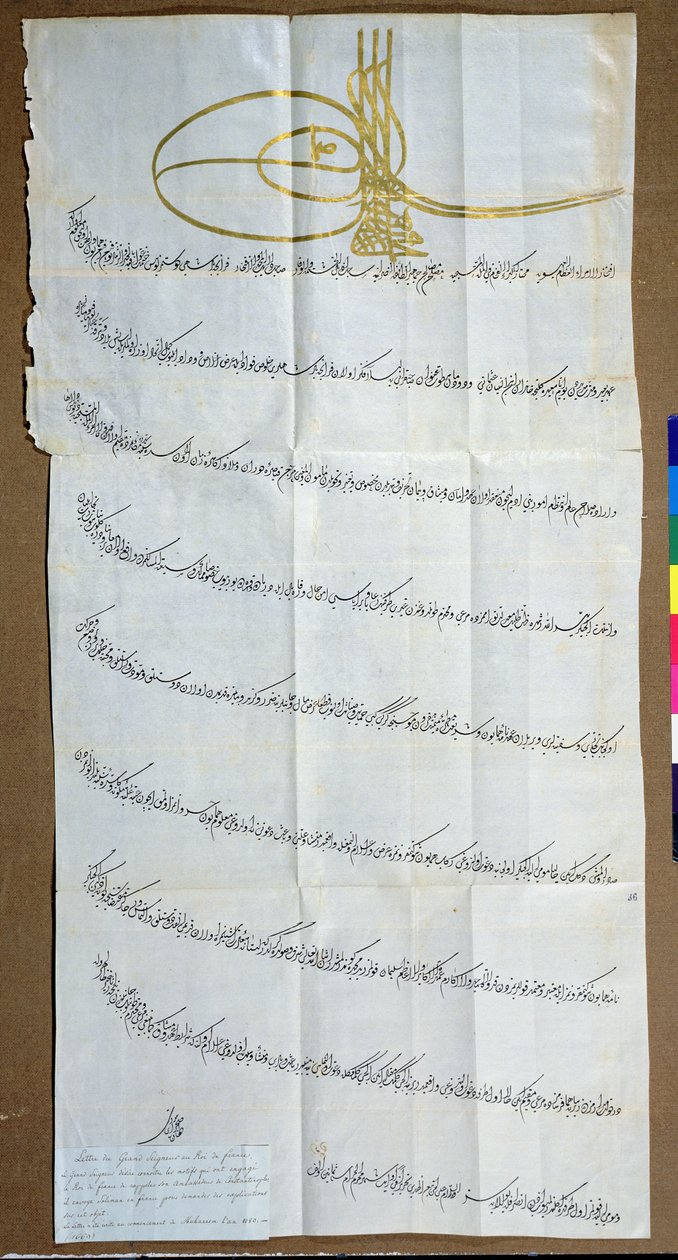 List sułtana Mehmeta IV (1642-93) do króla Ludwika XIV (1638-1715) z prośbą o wyjaśnienie przez królów odwołania jego ambasadora z Konstantynopola, 1669 (pióro i atrament i złoto na papierze) autorstwa Turkish School