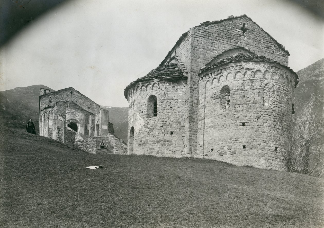 Apsyda w opactwie San Pietro al Monte, Civate, Lombardia, Włochy, fotografia autorstwa Ugo Monneret de Villard, około 1910 r. autorstwa Ugo Monneret de Villard