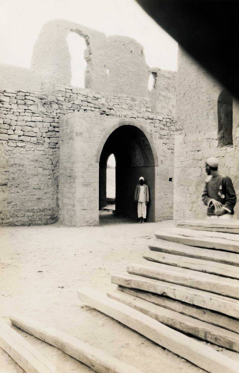 Wnętrze wschodniej bramy i wieży, klasztor św. Symeona, Asuan, Egipt, zdjęcie Ugo Monneret de Villard autorstwa Ugo Monneret de Villard