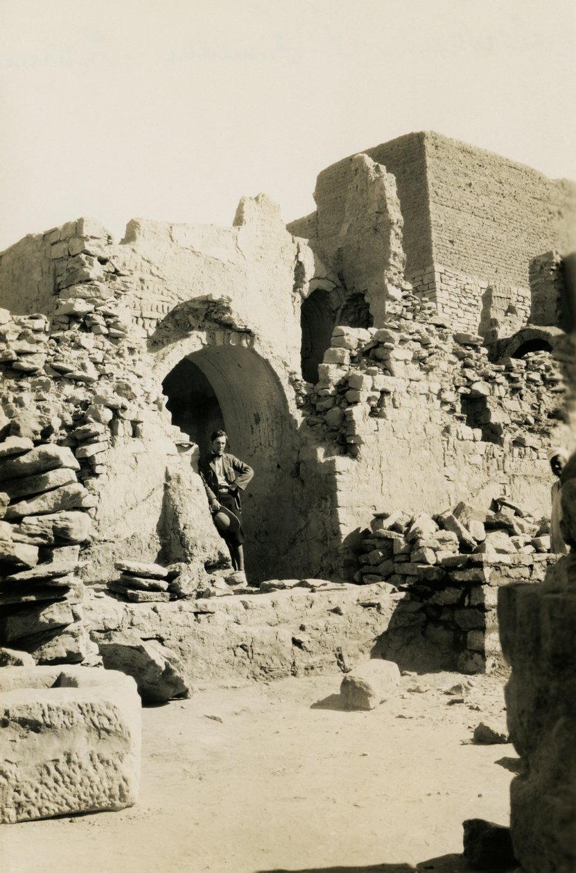 Wnętrze dużego donżonu (qasr) klasztoru św. Symeona, Asuan, Egipt, zdjęcie autorstwa Ugo Monneret de Villard autorstwa Ugo Monneret de Villard