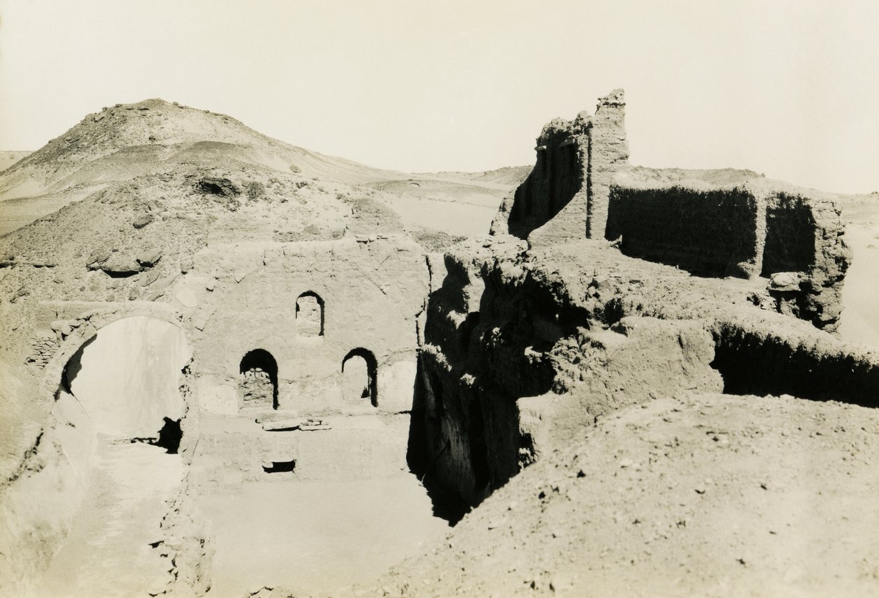 Wnętrze dużego donżonu (qasr) klasztoru św. Symeona, Asuan, Egipt, zdjęcie autorstwa Ugo Monneret de Villard autorstwa Ugo Monneret de Villard