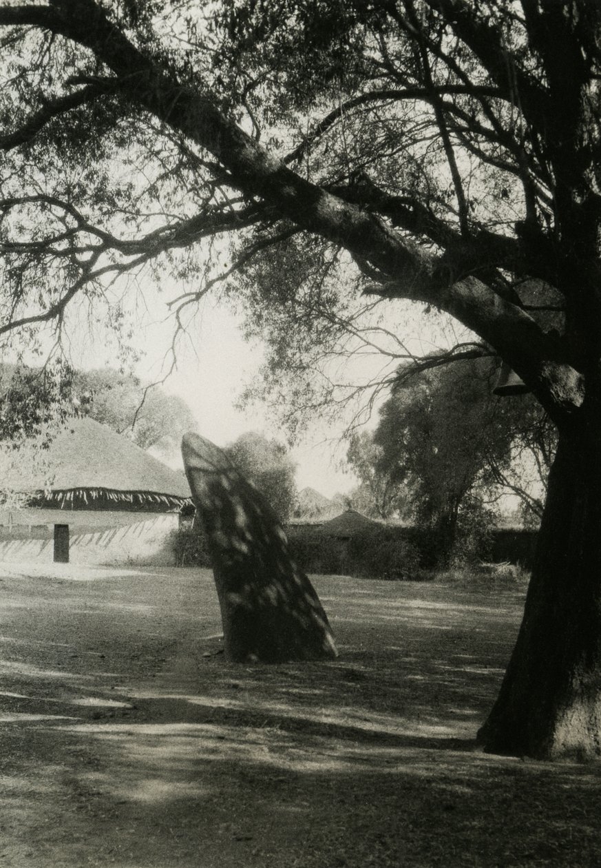 Stela w Aksum, Etiopia, zdjęcie autorstwa Ugo Monneret de Villard, ok. 1937 r. autorstwa Ugo Monneret de Villard